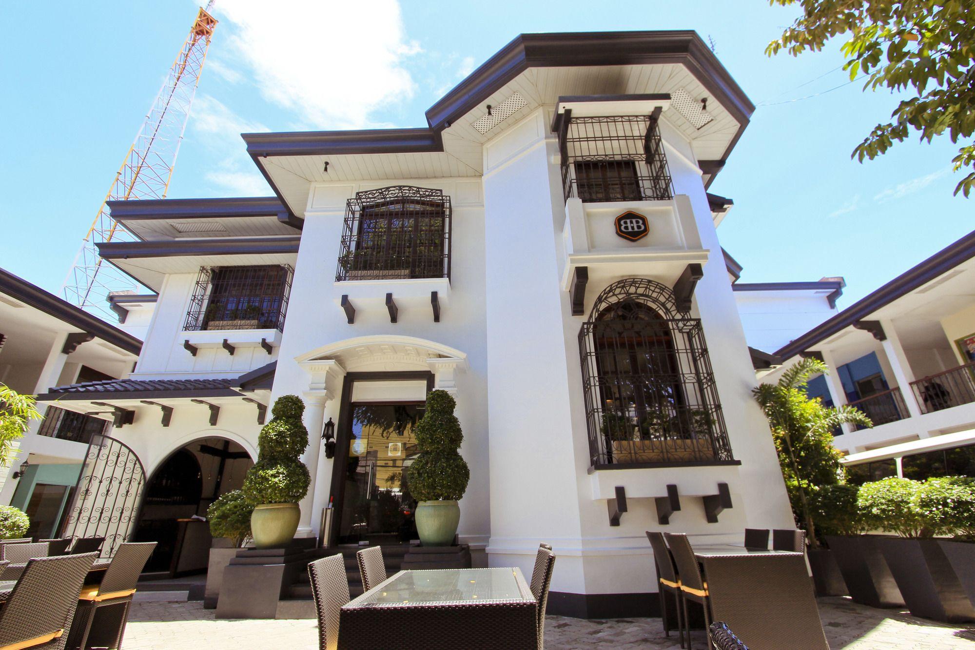 The Bourke Hotel Davao Stadt Exterior foto